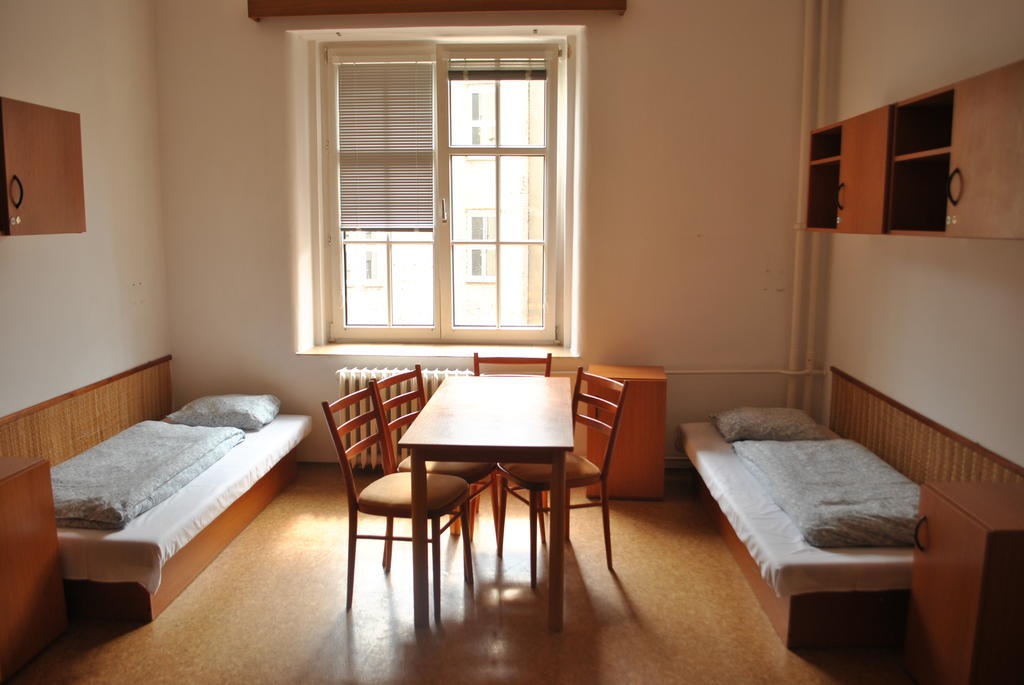 Dizzy Daisy Hostel プラハ 部屋 写真