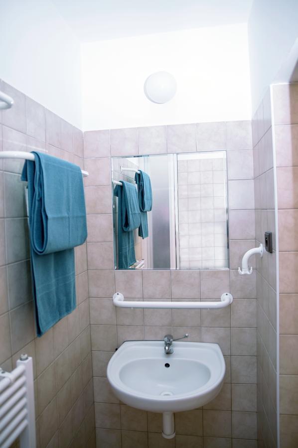 Dizzy Daisy Hostel プラハ エクステリア 写真